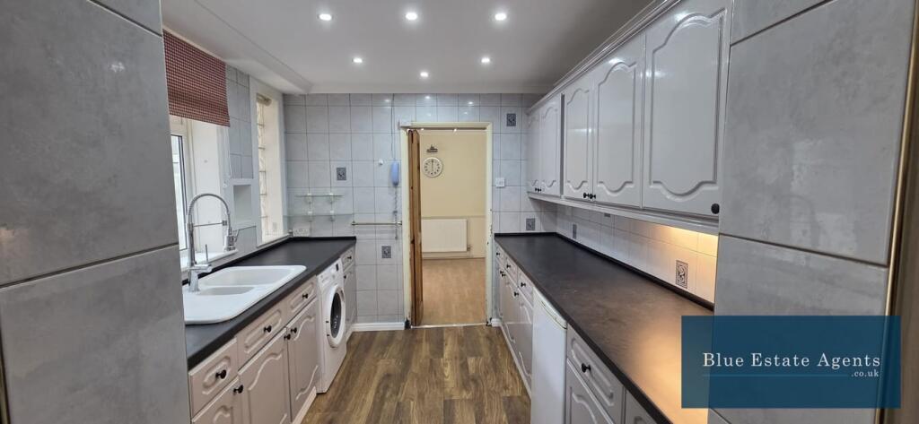 House in Twickenham - More