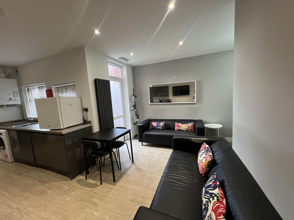 House in Nottingham - View 5