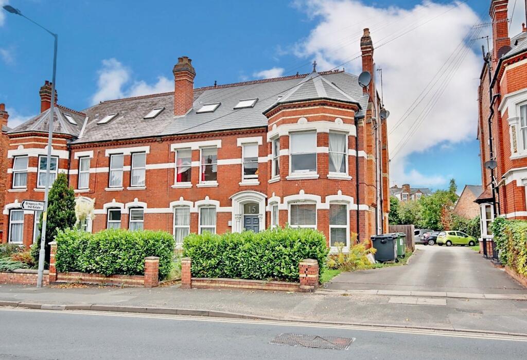 Main image of property: 15 Droitwich Road, Barbourne, Worcester, WR3