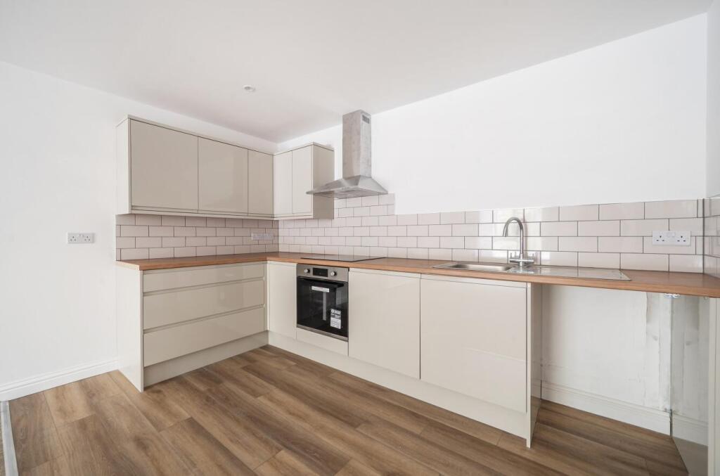 Apartment in Dorchester - More