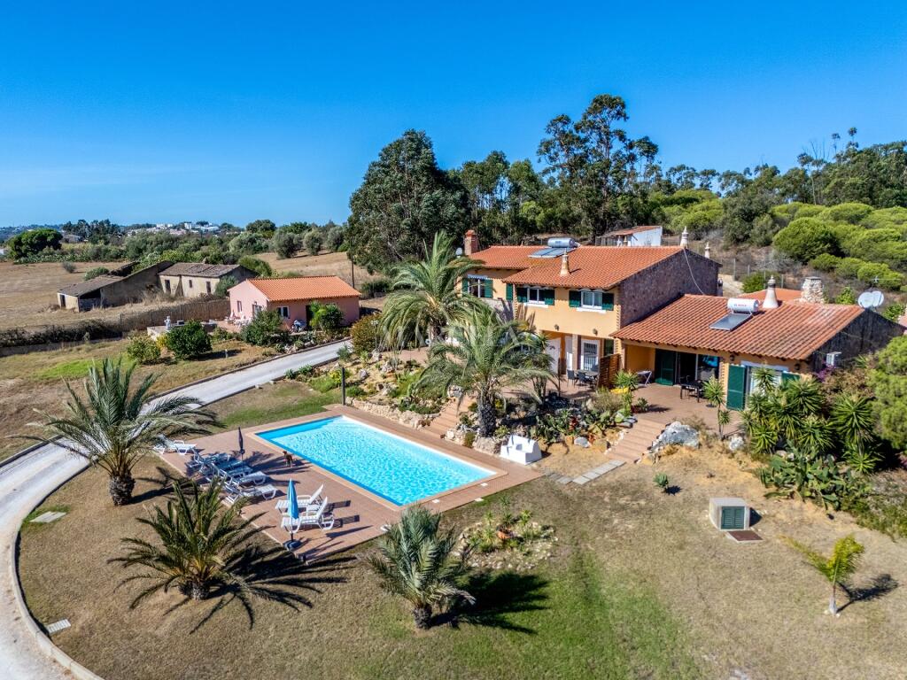 Main image of property: Algarve, Odiáxere