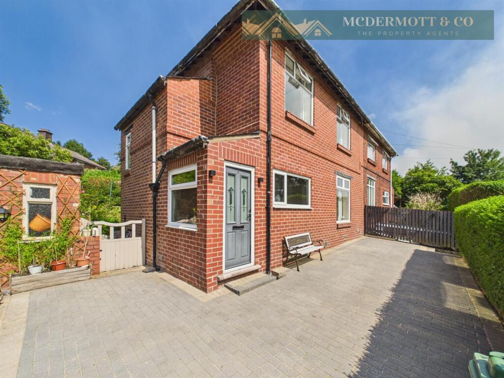 Main image of property: The Crescent, Mossley