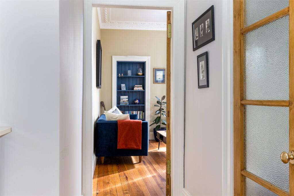 Apartment in Edinburgh, Church Hill, Morningside - View 5