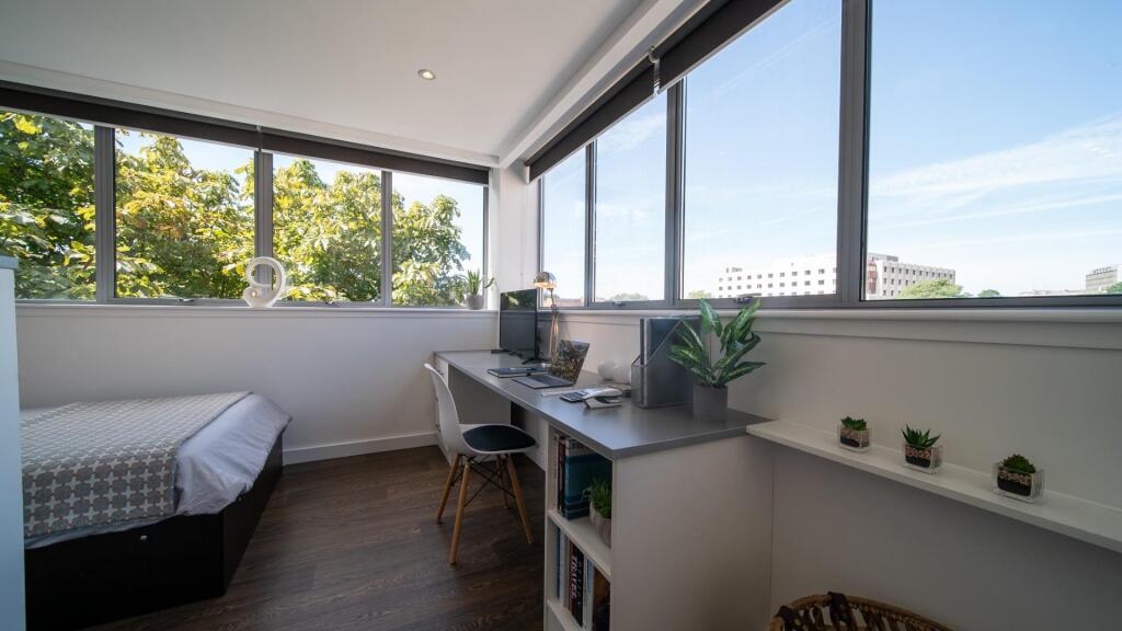 Apartment in Plymouth - View 3