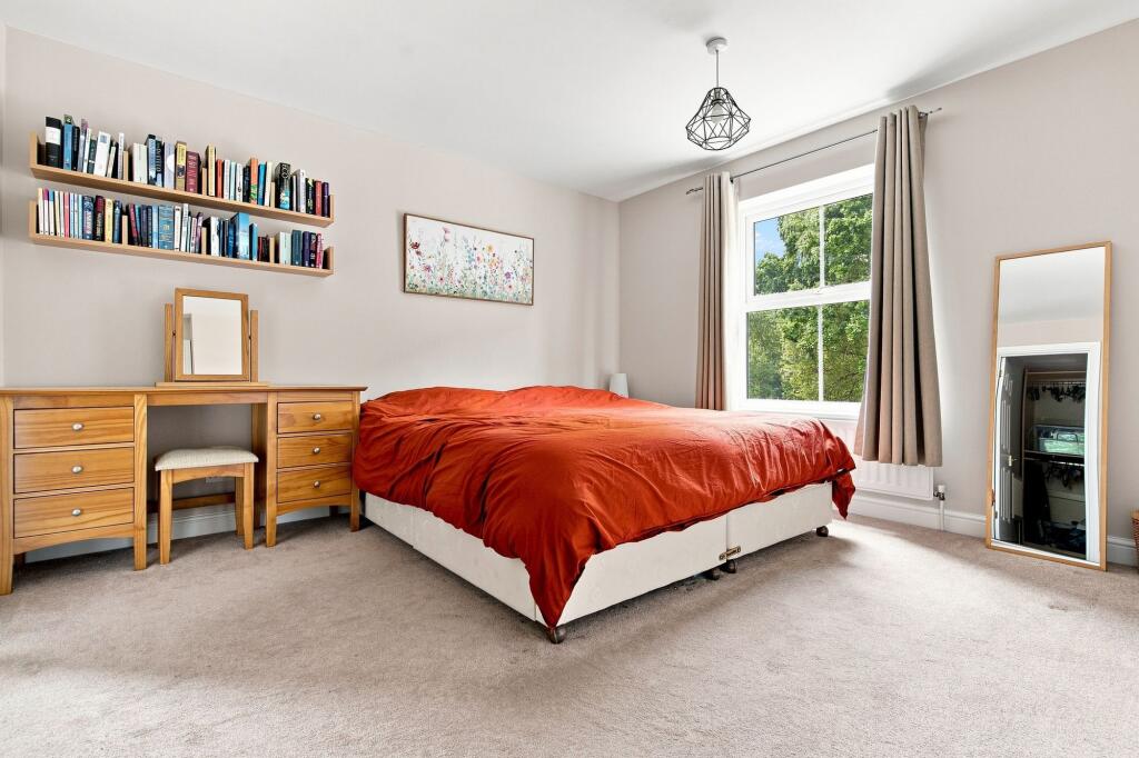 House in Slough - View 5