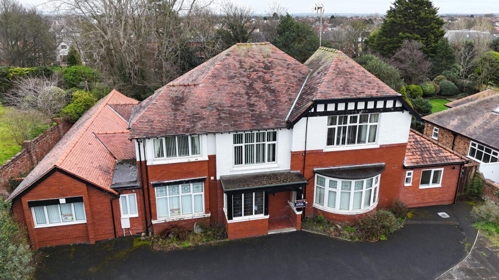 7-bed detached on Waterloo Road, Southport, PR8, £900,000
