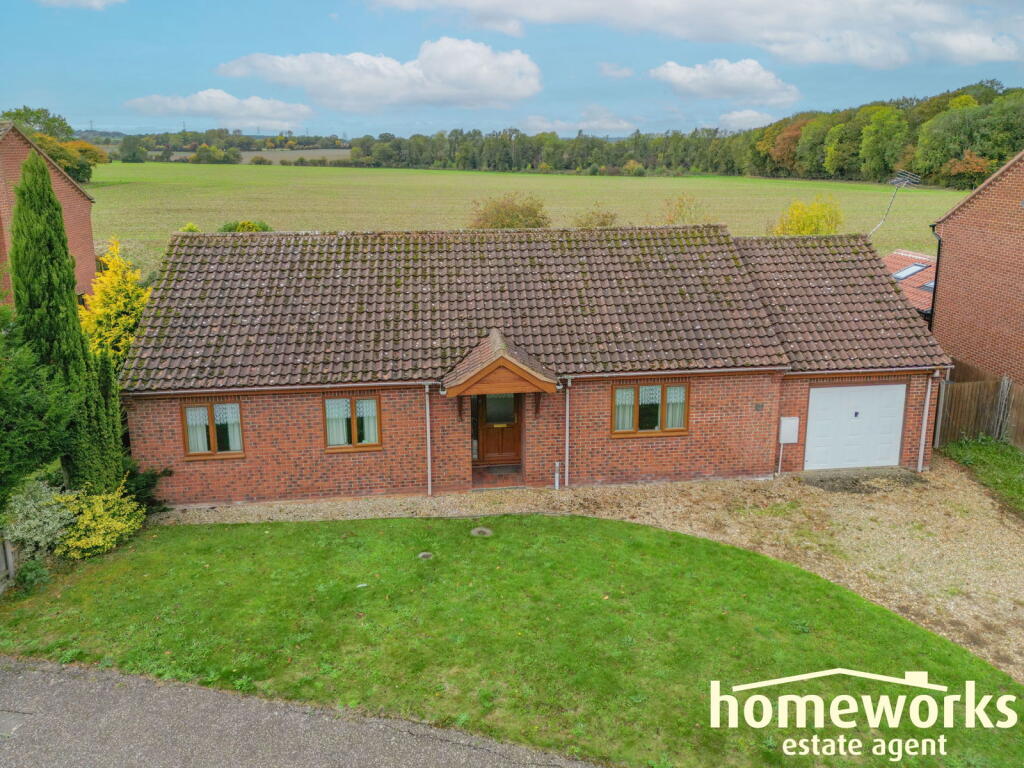 Jessopp Close, Scarning, Dereham, NR19 2PZ photo 3