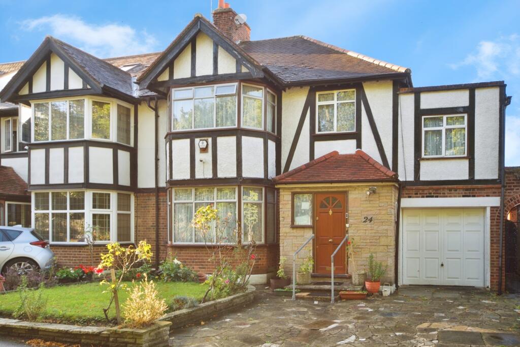 Main image of property: Queen Elizabeths Drive, London, N14