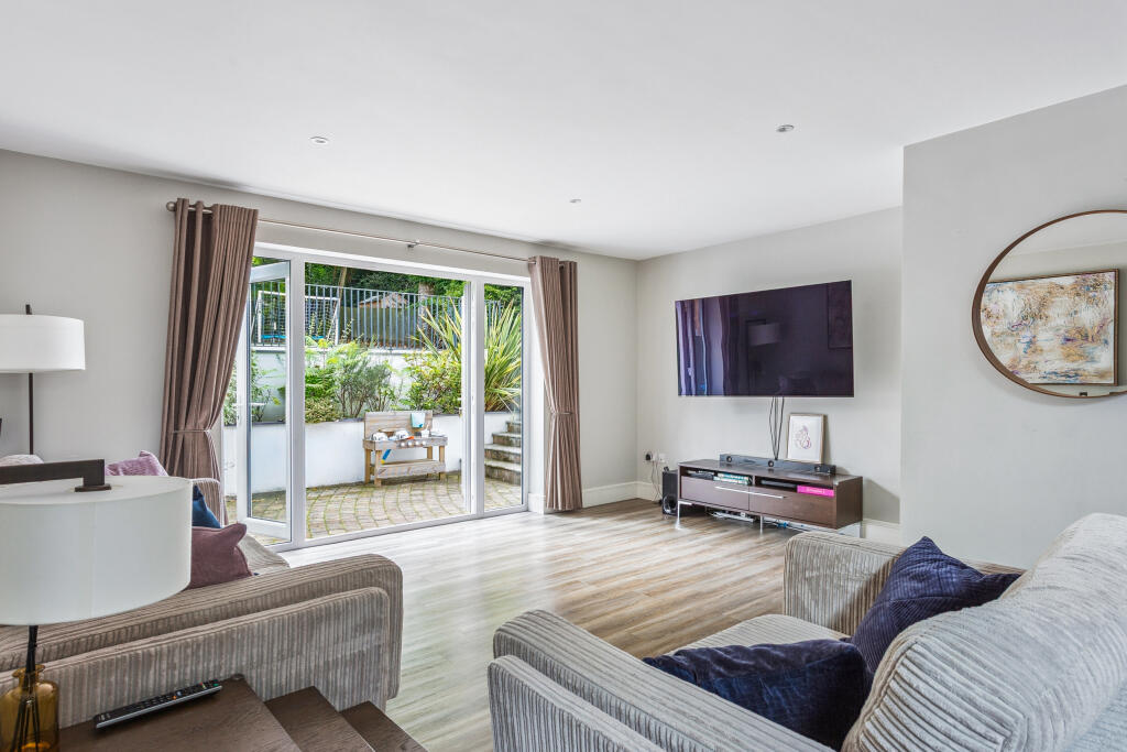 House in Three Rivers, Chorleywood - View 3