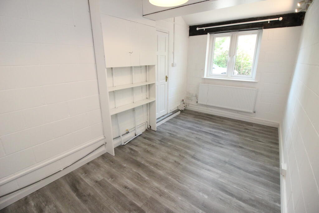 House in Kingston upon Thames - More