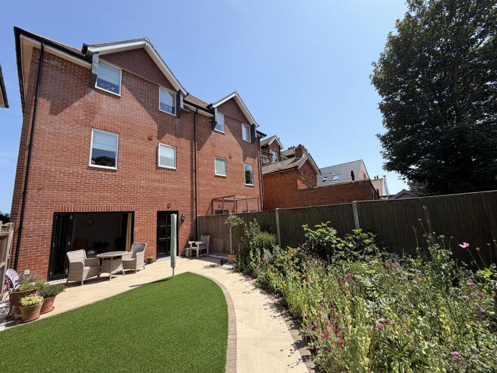 4-bed semi-detached on Gunton Cliff, Lowestoft, NR32, £615,000
