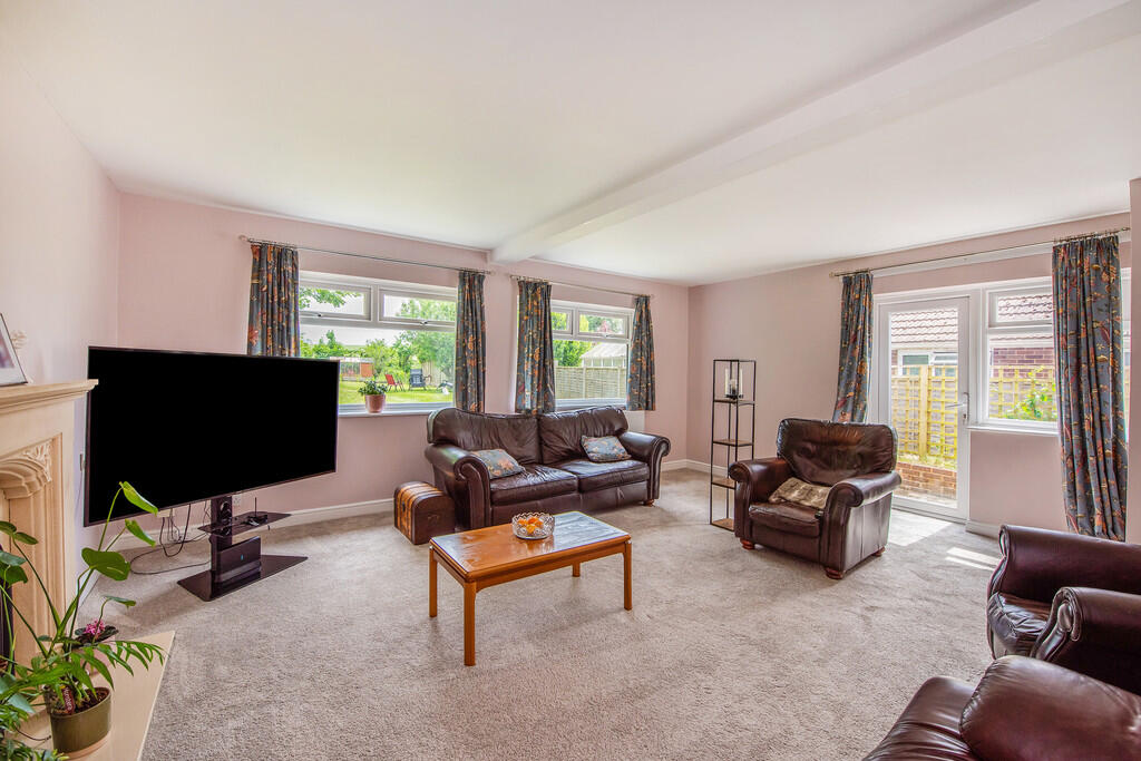 Downhouse Road, Clanfield photo 4