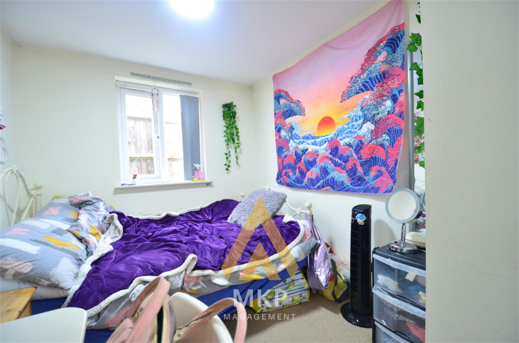 6 bedroom terraced house for rent