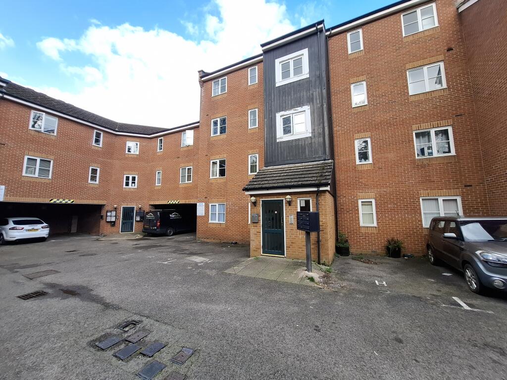 Main image of property: London Road, HEMEL HEMPSTEAD