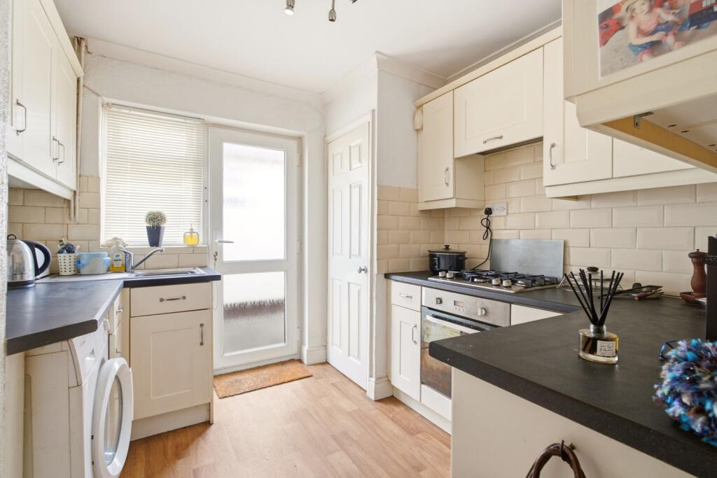 House in Caddington, Aley Green - View 5