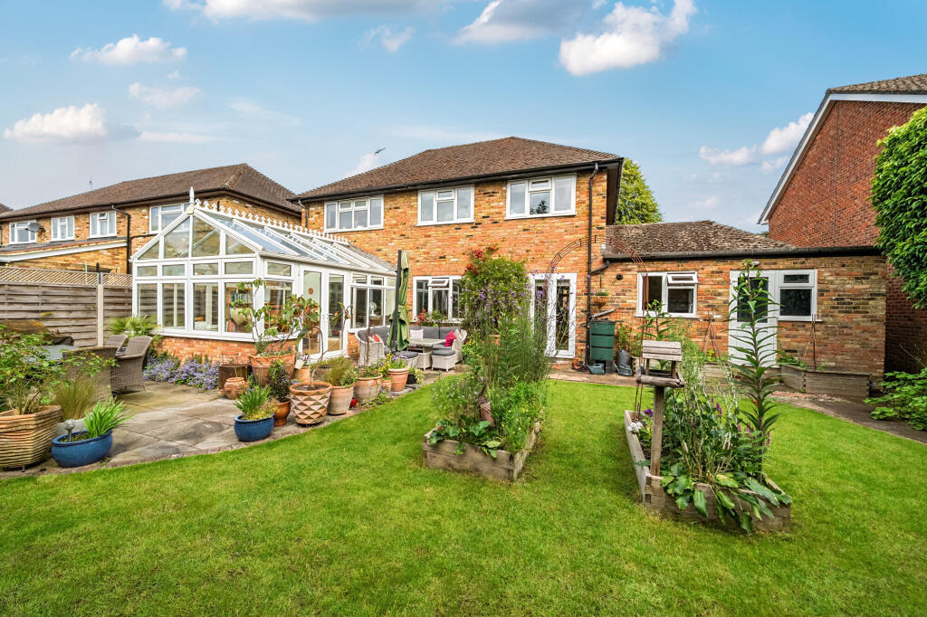 House in Surrey Heath, Windlesham - More