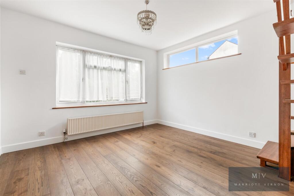 Pollards Wood Road, Norbury, London photo 4