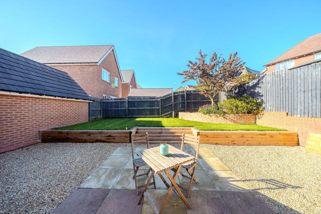 Edwin Jones way, Lydney photo 3