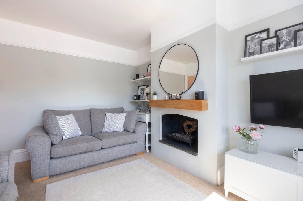House in Cheltenham, Prestbury - More