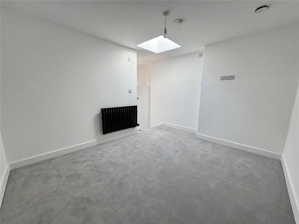 Holdenhurst Road, Bournemouth, Dorset, BH8 photo 2