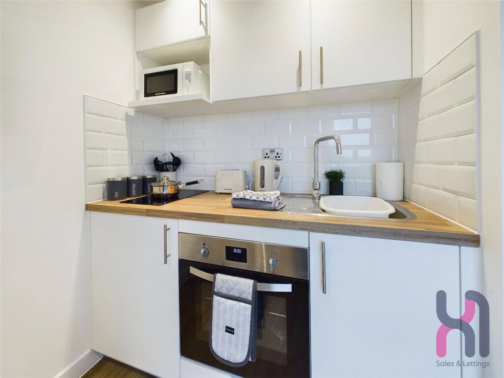 Apartment in Salford, Greater Manchester - View 4