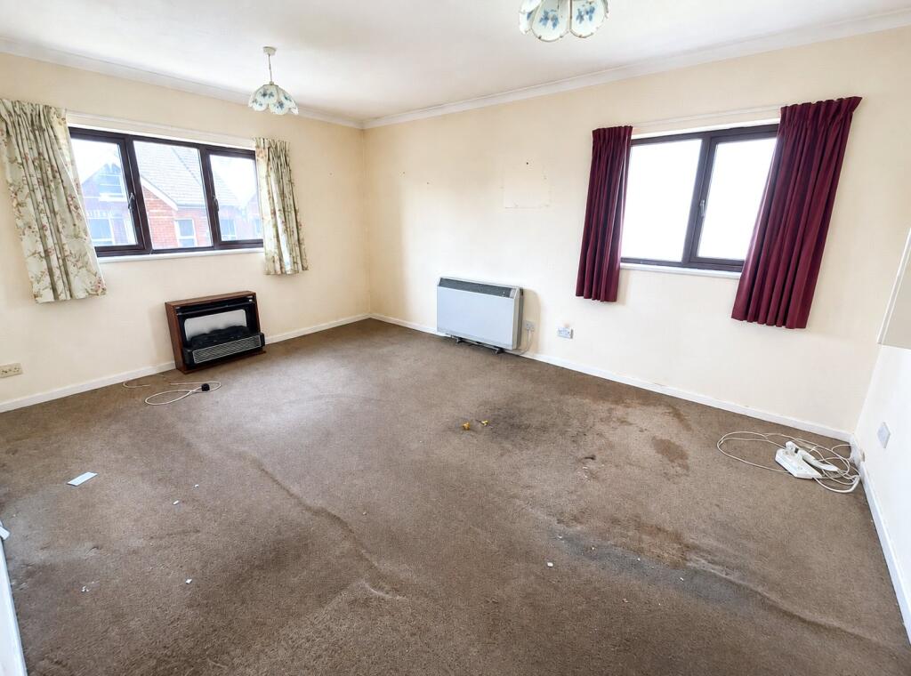 Apartment in Christchurch, Pokesdown, Bournemouth - View 3