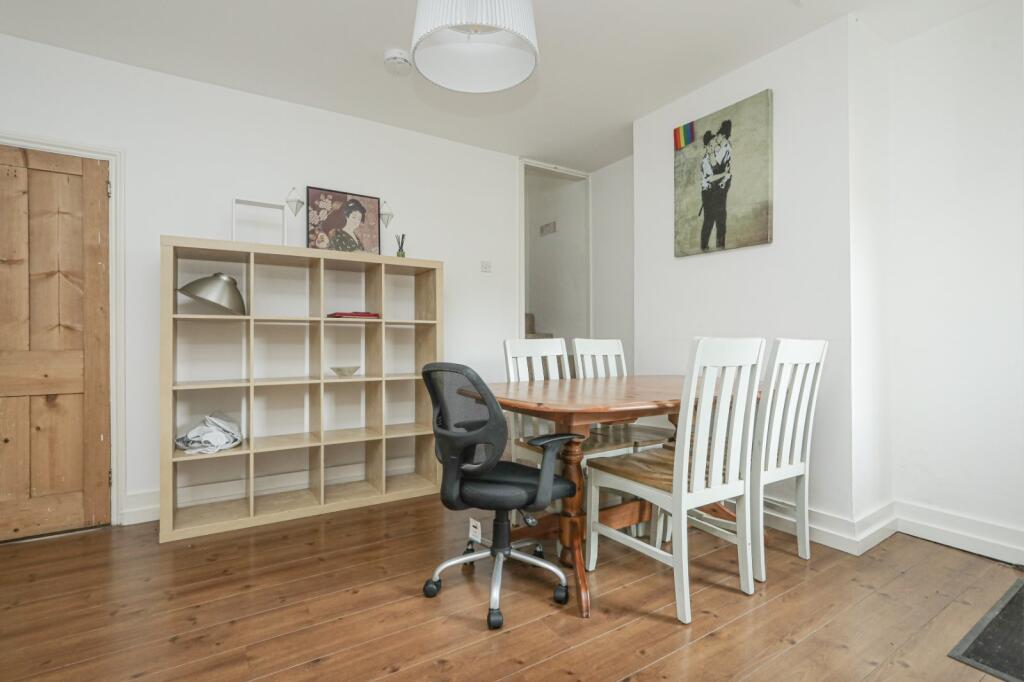 House in Canterbury, Stuppington, Martyrs Field - View 5