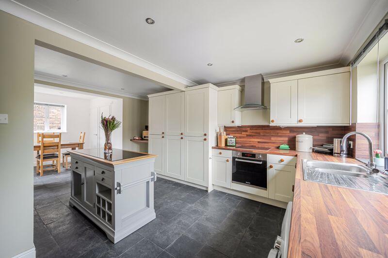 8 Fox Garth, Brafferton, York, North Yorkshire YO61 2QL photo 4