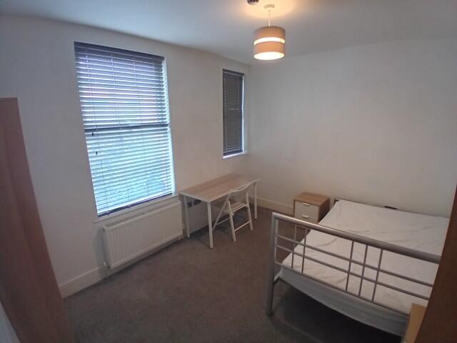 6 bedroom terraced house for rent