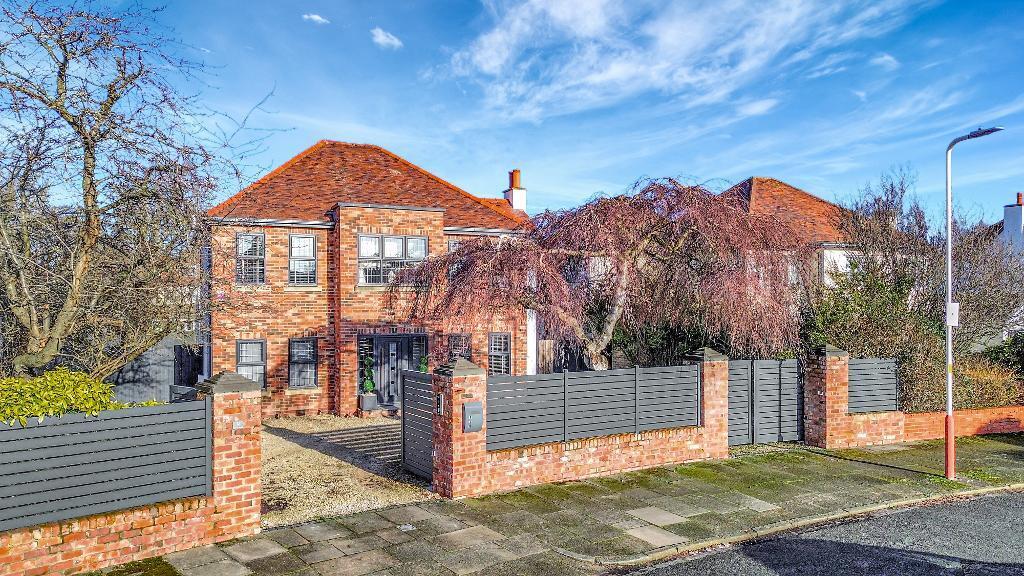 Main image of property: Breeze Road, Birkdale, Southport, Merseyside, PR8 2HG