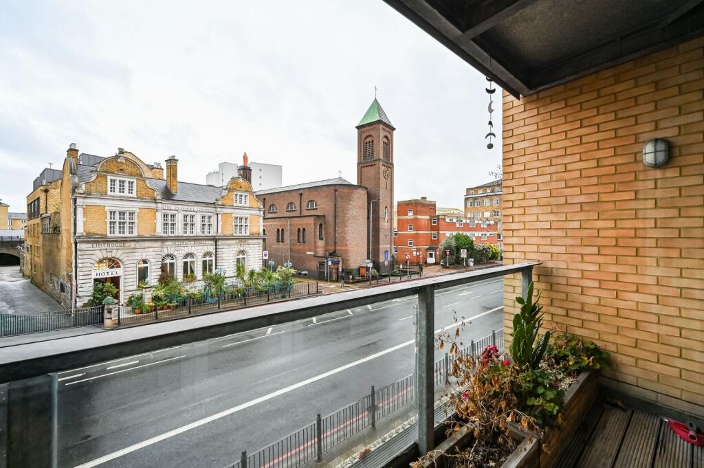 Salton Square, E14, Limehouse, London, E14 - View 4