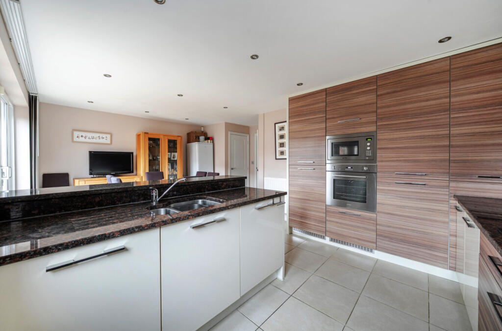 House in Bracknell - View 5