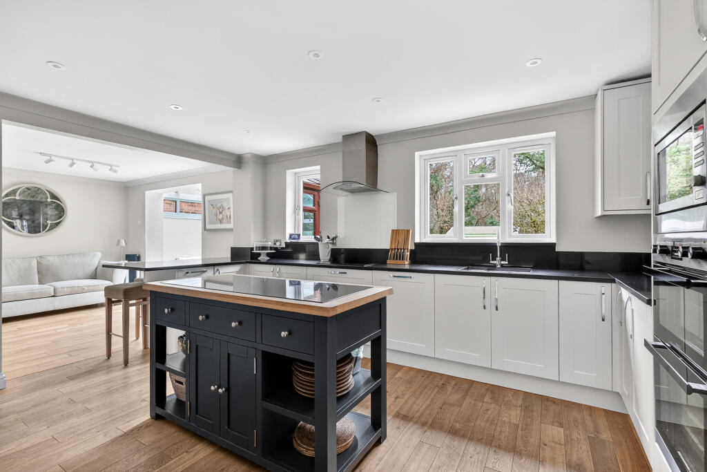 Foxglove Close, Winkfield Row, RG42 photo 3