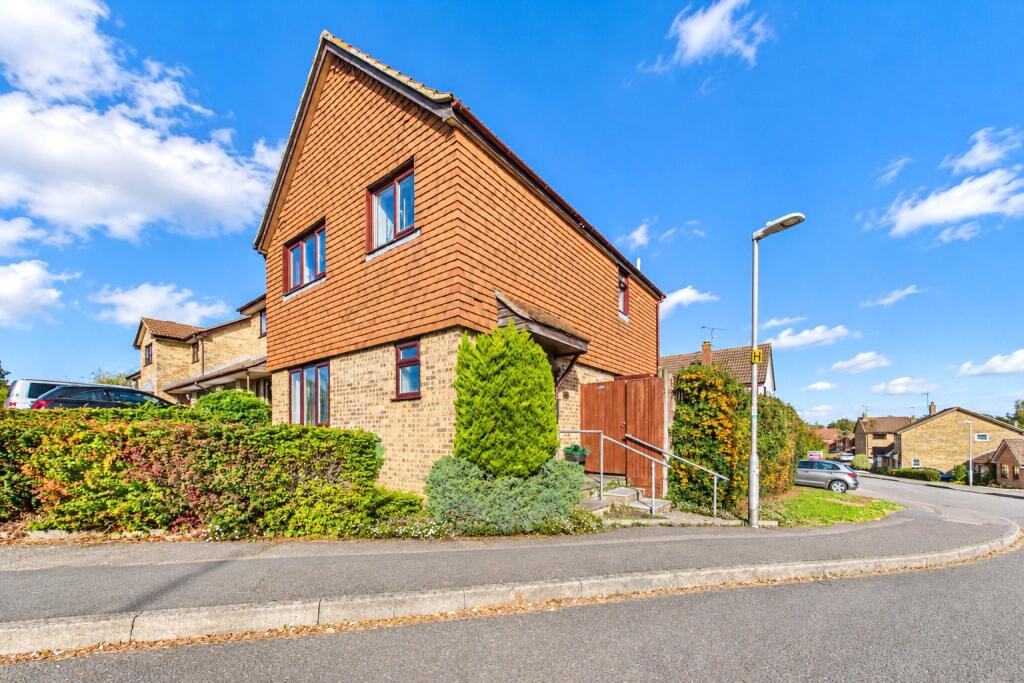 3-bed detached on Sheraton Drive, Tilehurst, Reading, Berkshire, RG31, £450,000