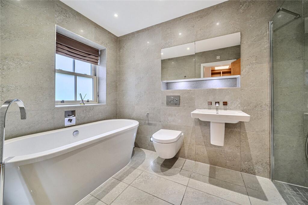 House in South Ascot, Sunninghill and Ascot - More
