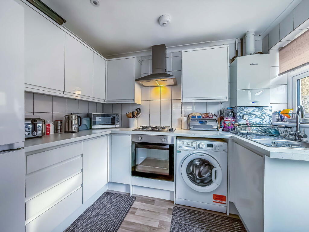 Markham Drive, Kew Meadows, Southport PR8 photo 3