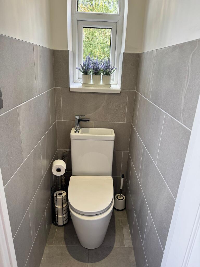 House in Neath - View 5