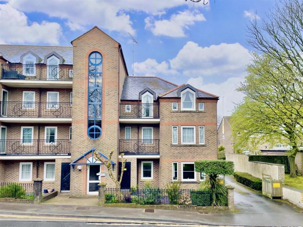 Apartment in Dorchester - View 2