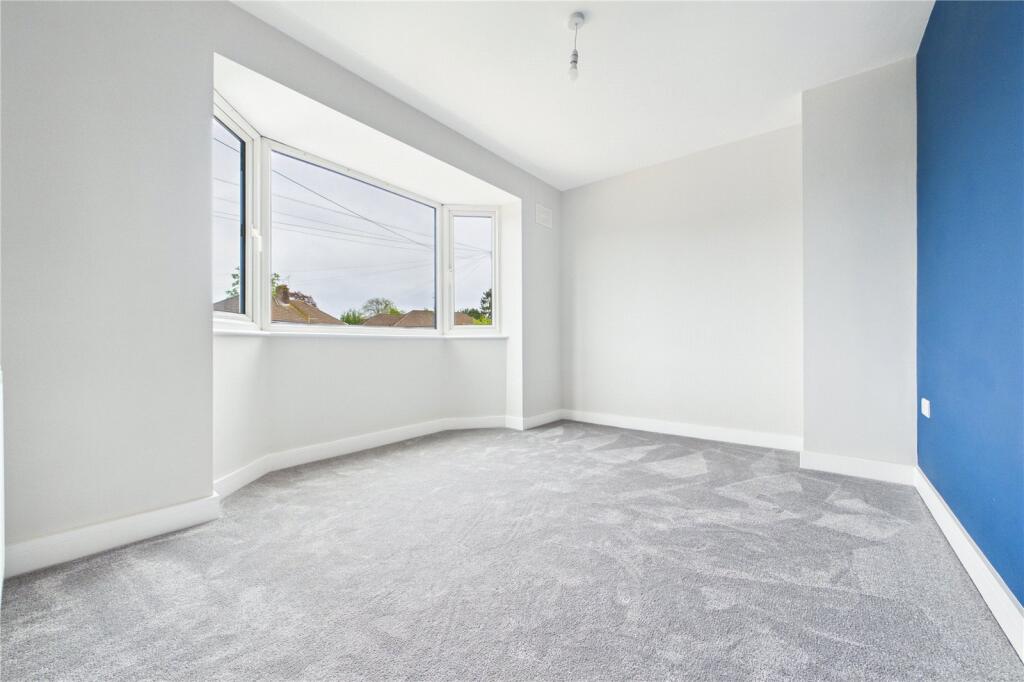 House in Reading, The Triangle, Tilehurst - More