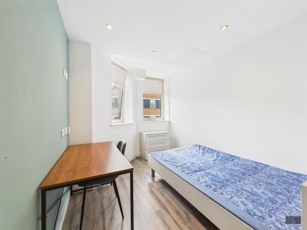 Apartment in Exeter, Devon - More