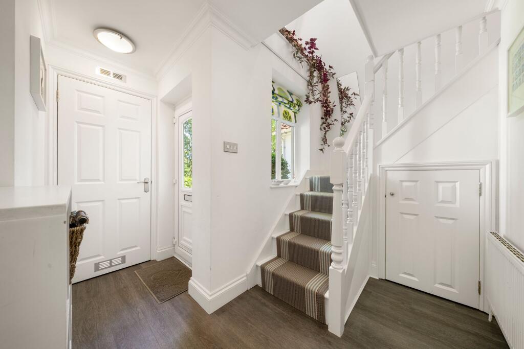 Mercer Close, Thames Ditton, KT7 - View 4
