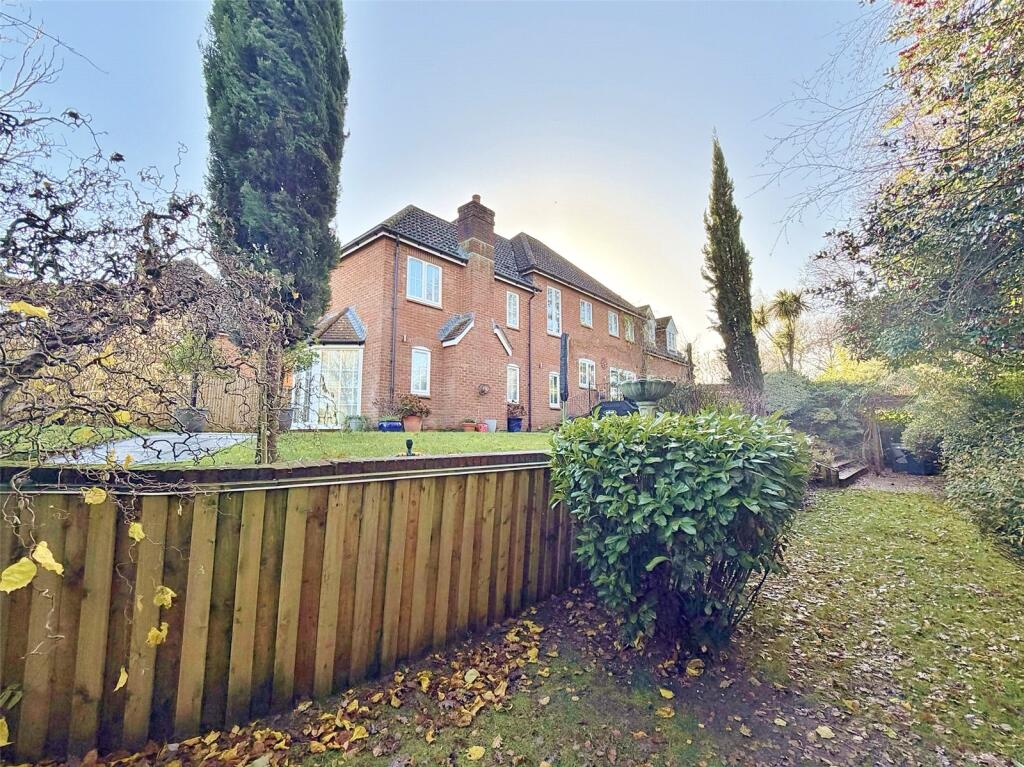 Little Dewlands, Verwood, Dorset, BH31 photo 2