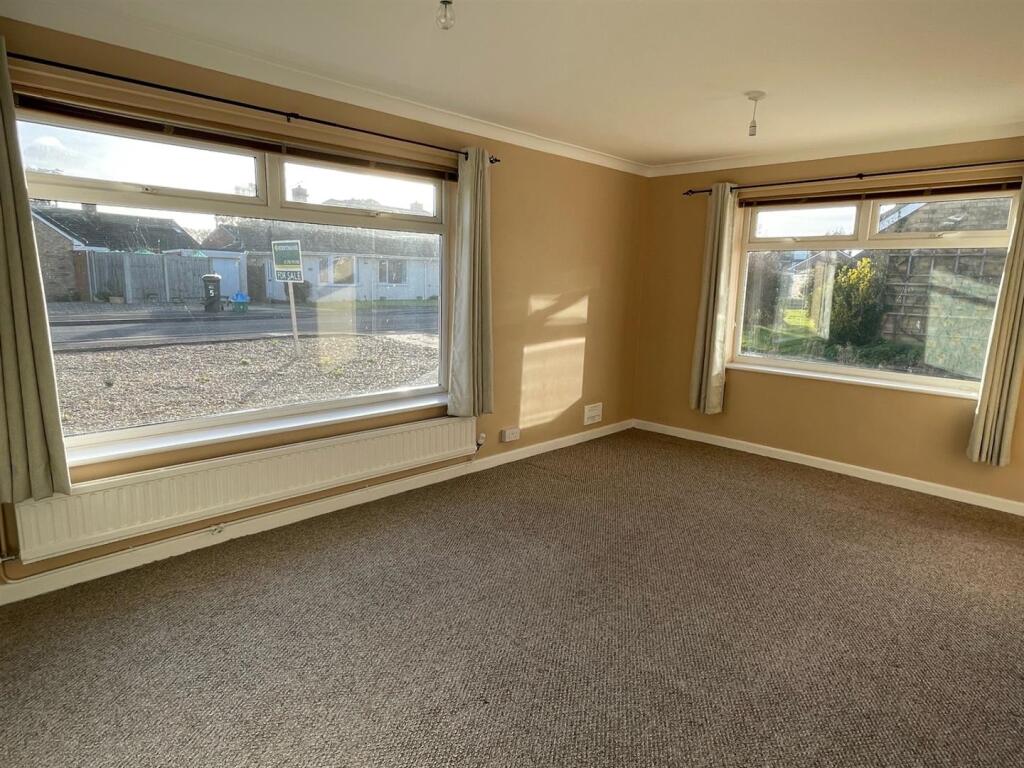Westfield Drive, Burnham-On-Sea photo 2
