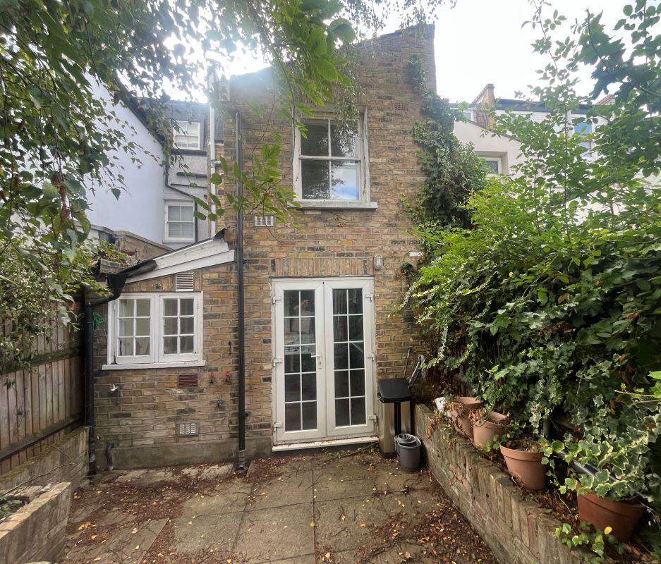 House in London, Falcon Estate, Clapham Junction - View 2