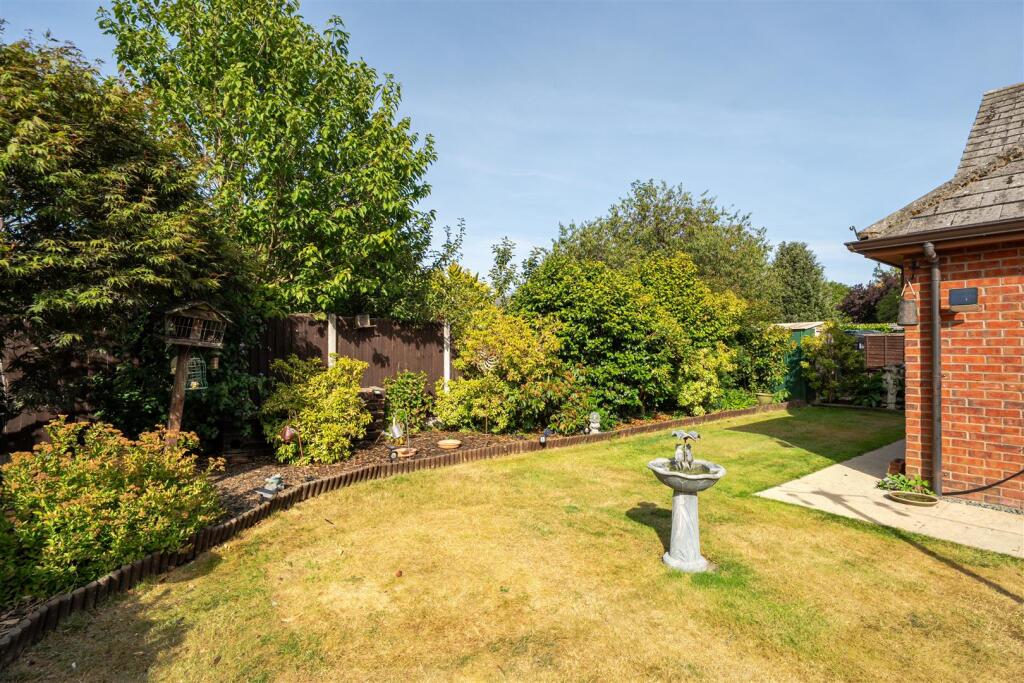 House in Four Crosses, Llandysilio - View 4
