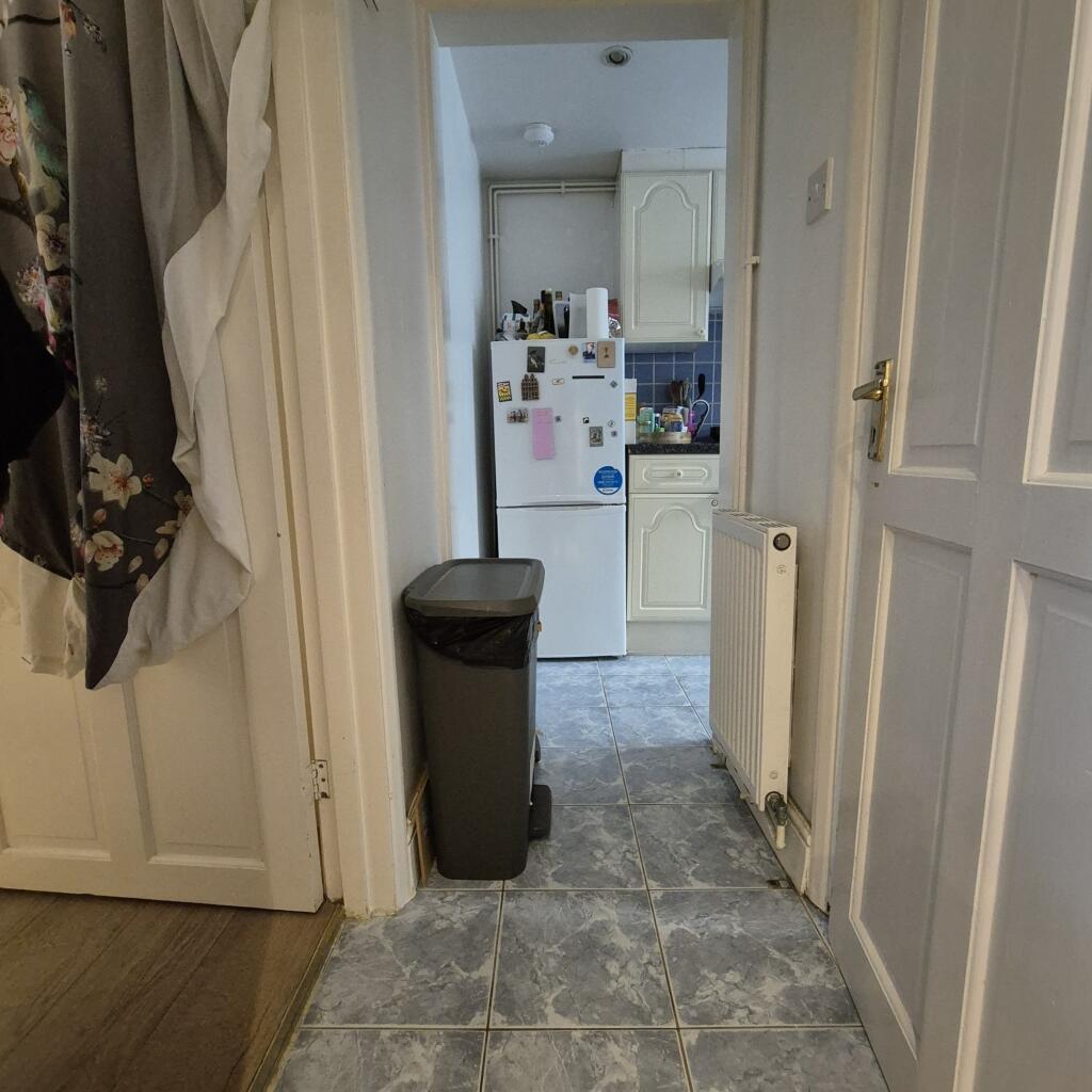Apartment in Ilford - View 4