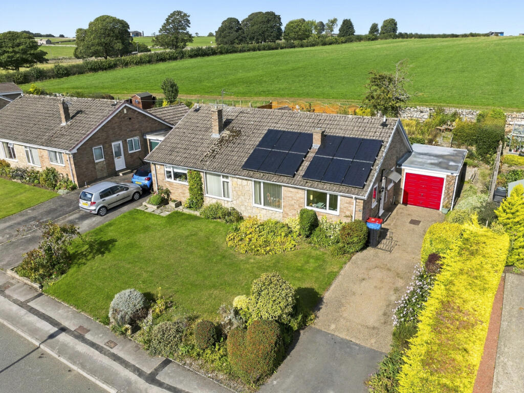 17 Dale Grove, Leyburn photo 2