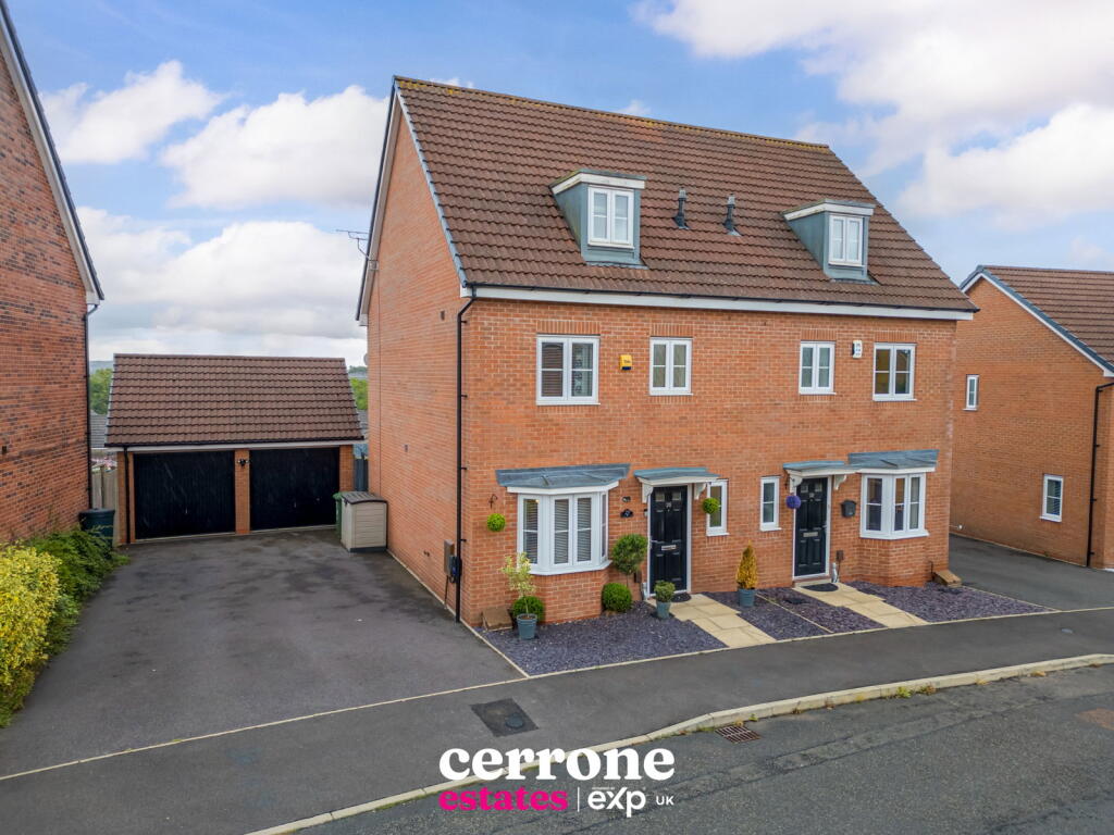 Main image of property: 28 Dovecote Close, Redditch, B97 6HG