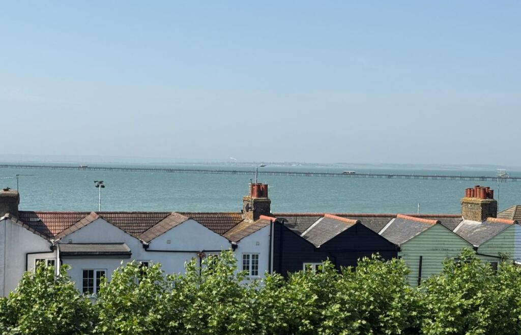 Apartment in Southend-on-Sea - View 2