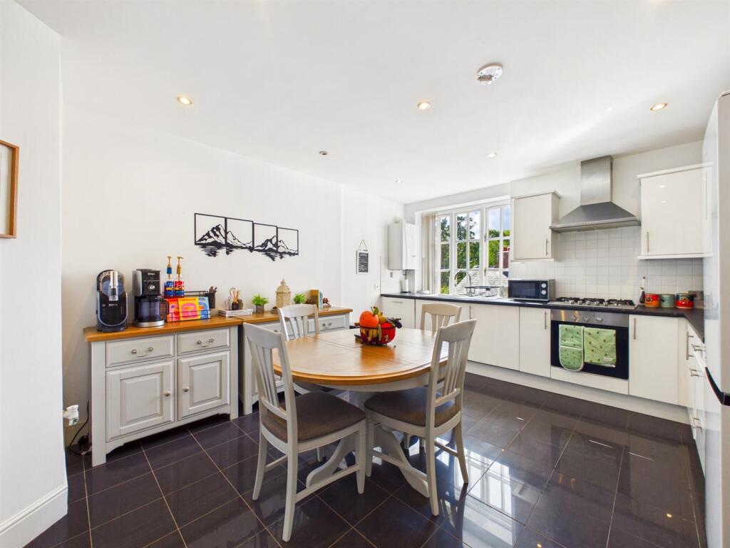 Apartment in Shrewsbury, Oswestry - View 4